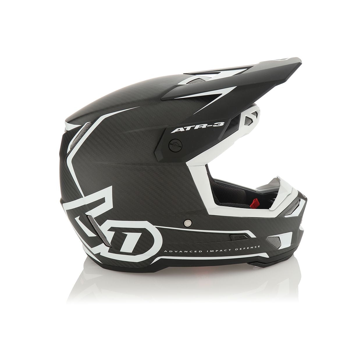 Matte White ATR-3 Nova Helmet with Sleek Design and Advanced Ventilation System