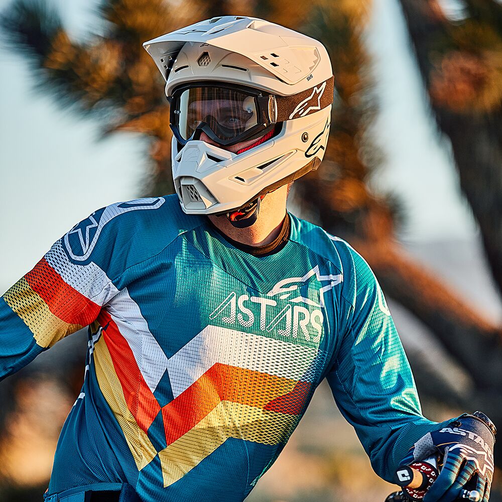HELMET SM5 SOLID WHITE