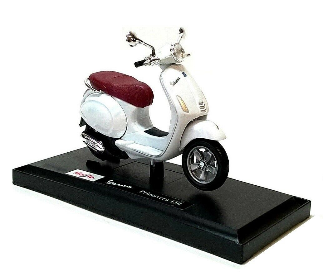 Maisto Toys 1:18 Vespa Primavera 150 White