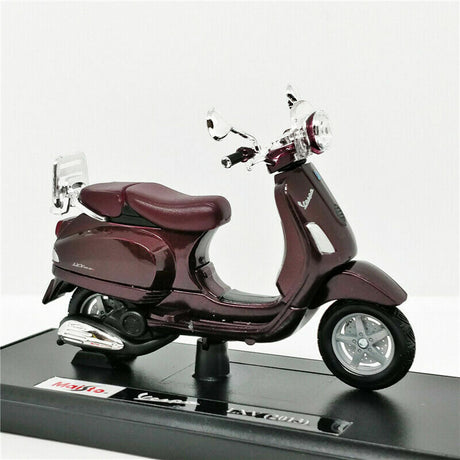 Maisto Toys 1:18 Vespa LXV (2013) Red