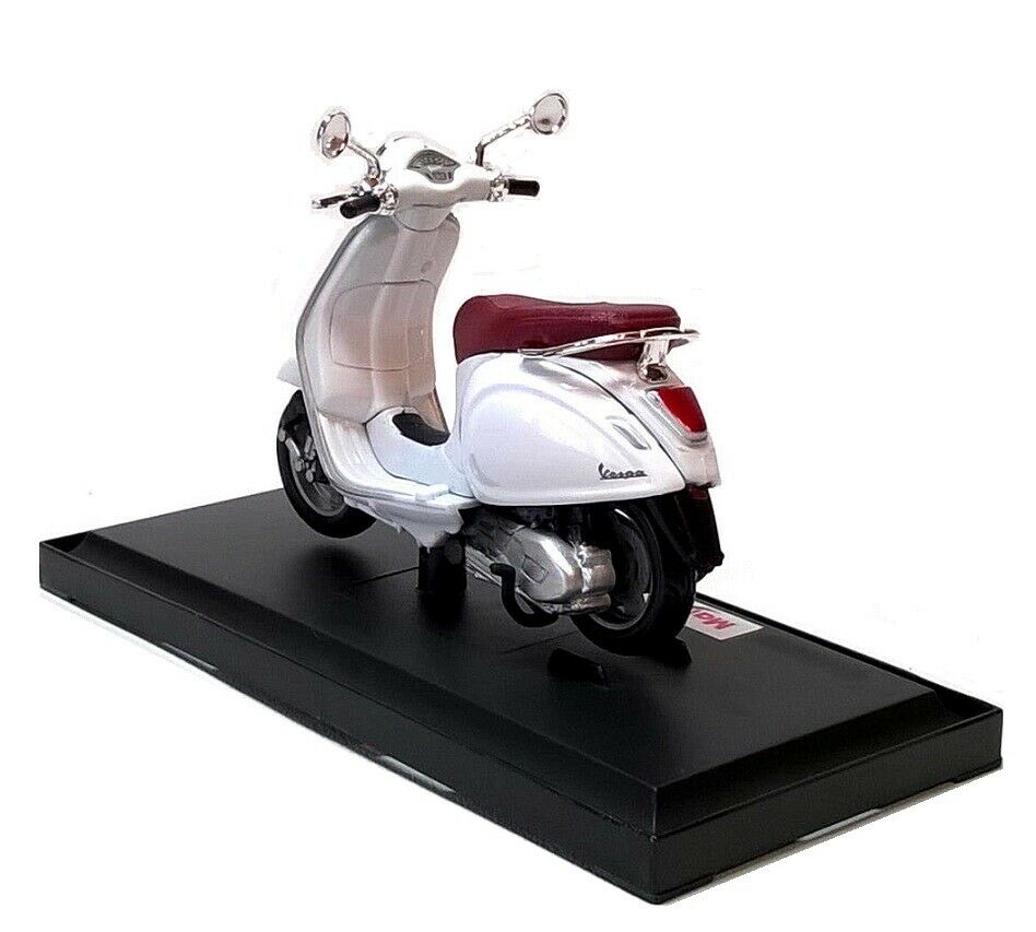 Maisto Toys 1:18 Vespa Primavera 150 White – Dirt Store